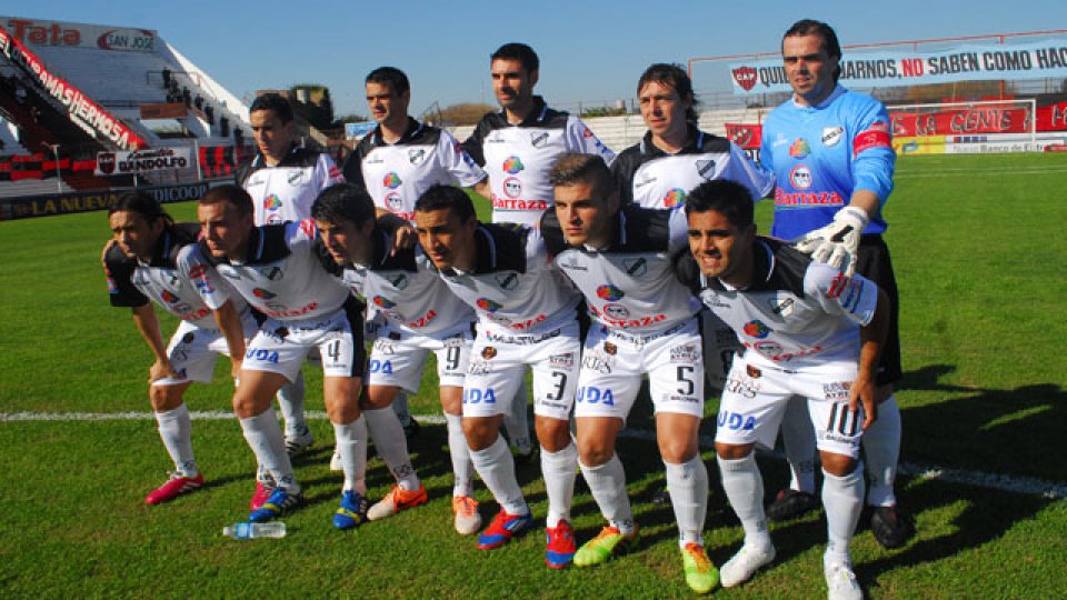 Lo 11 titulares del Albo.