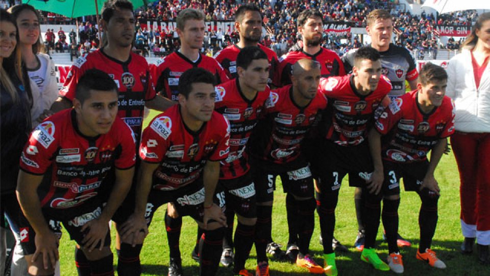 La formación Patronato antes del debut.