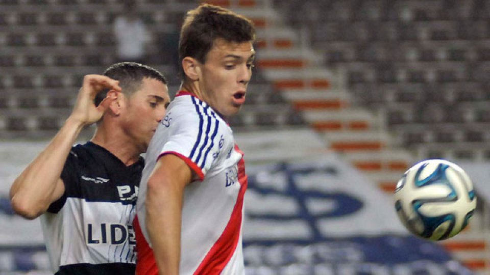 River no supo cuidar el resultado y el Lobo lo igual&oacute; en el final.