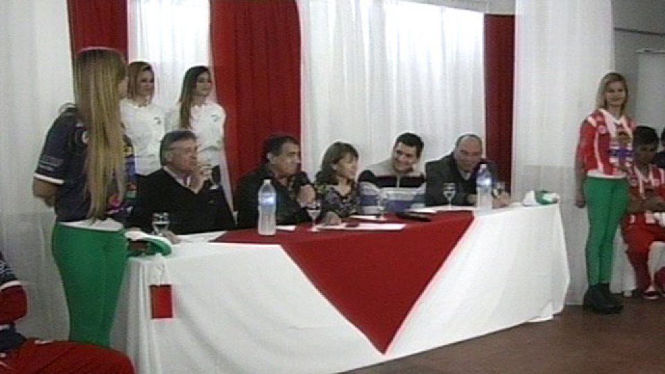 El Gato presentó oficialmente su plantel, cuerpo técnico e indumentaria.