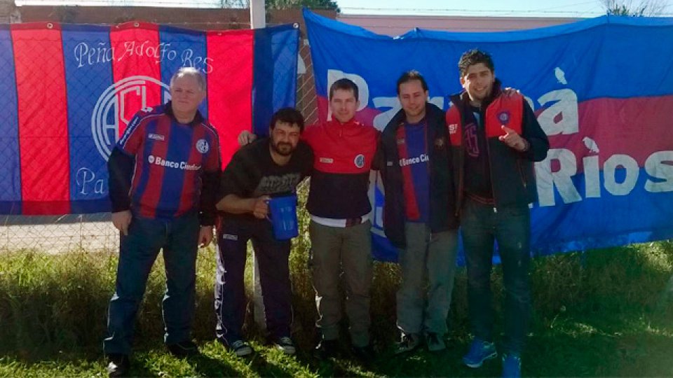 Hinchas formando parte de la historia del Ciclón.