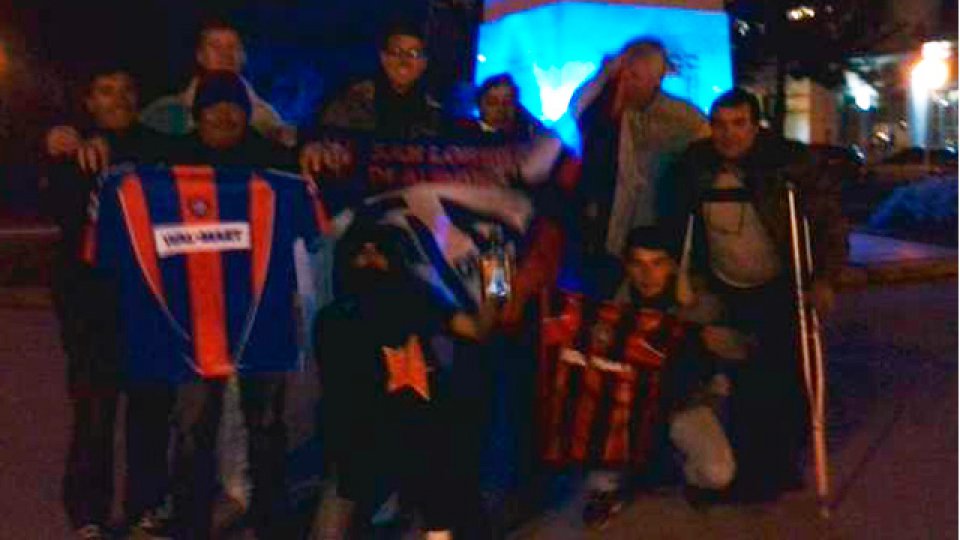 María Grande festeja frente al tradicional Reloj.