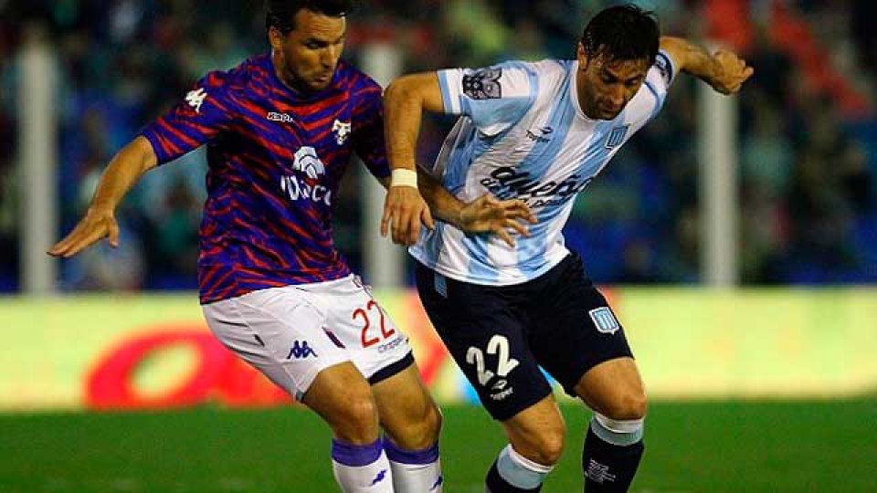 Tigre gole&oacute; a Racing.