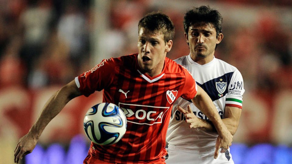 V&eacute;lez gole&oacute; y es l&iacute;der.