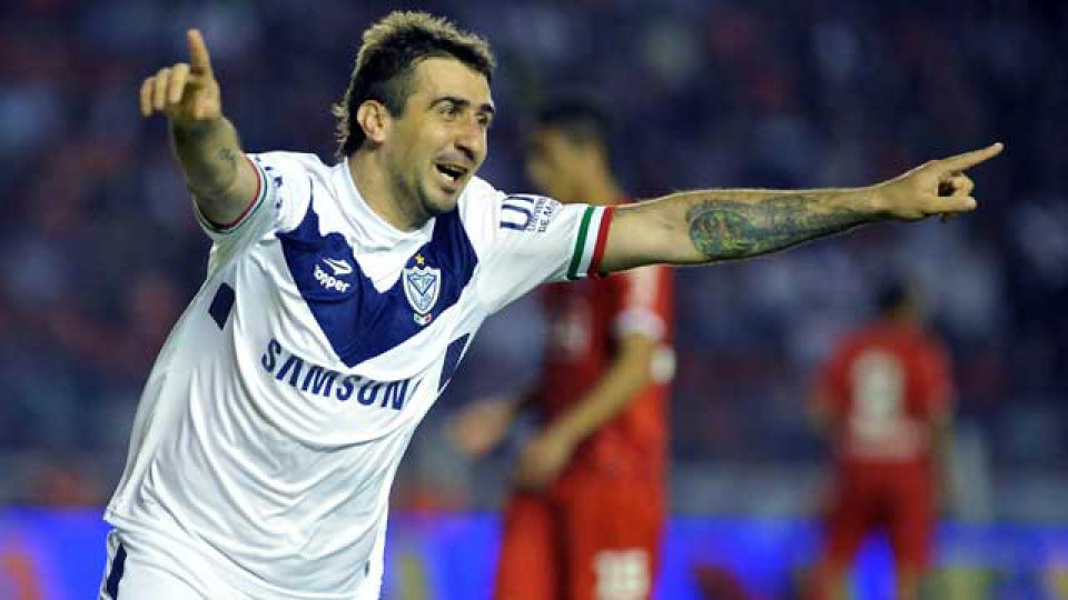 V&eacute;lez gole&oacute; y es l&iacute;der.