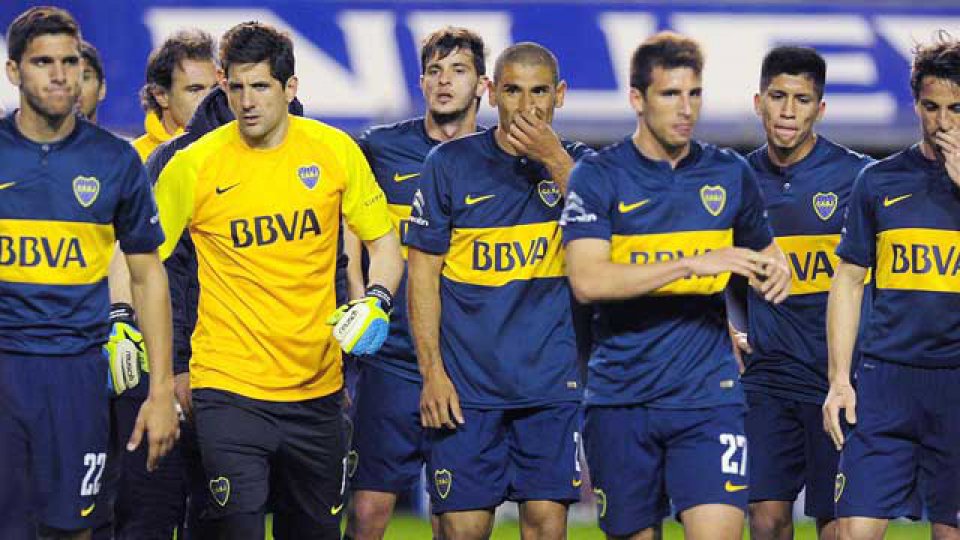 Los jugadores de Boca, golpeados.