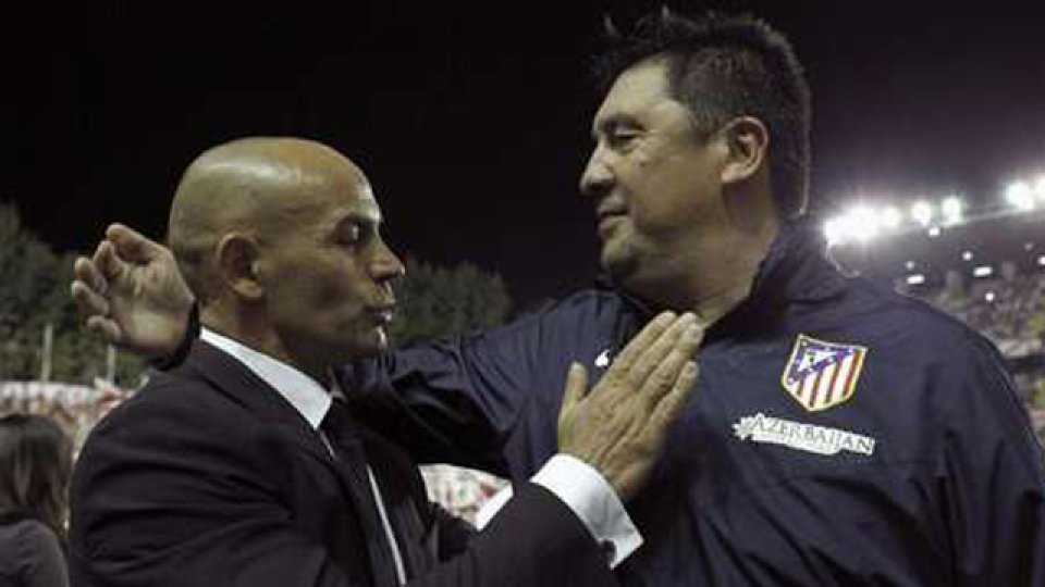 el Mono burgos dirigió al Aletic por la sanción del Cholo.