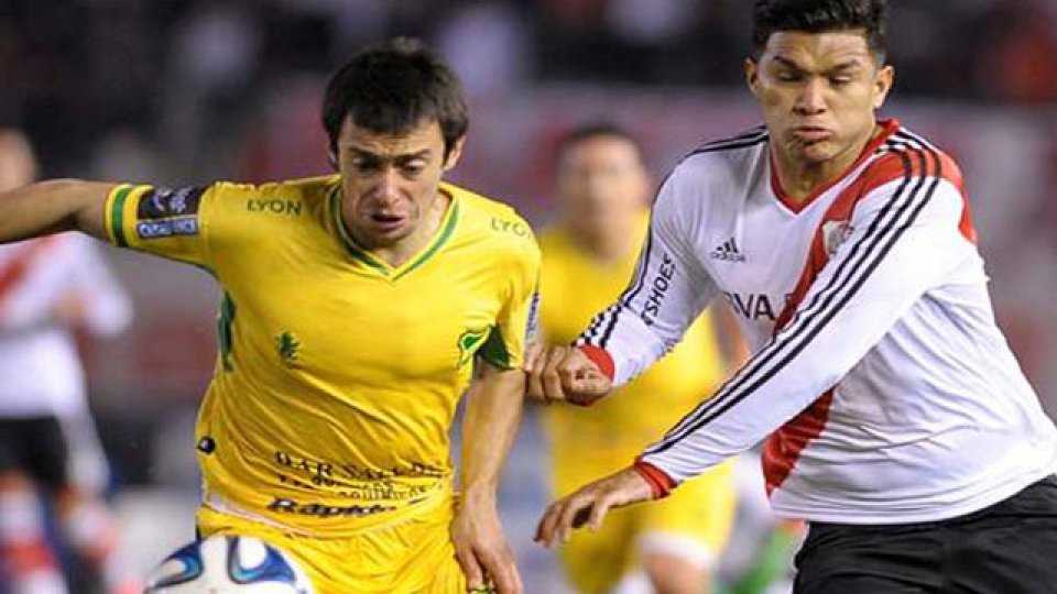 Teo convirti&oacute; el tercero de River y lleg&oacute; a 5 goles en el campeonato.