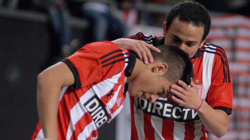 Con un doblete, Diego Vera fue el goleador del partido.