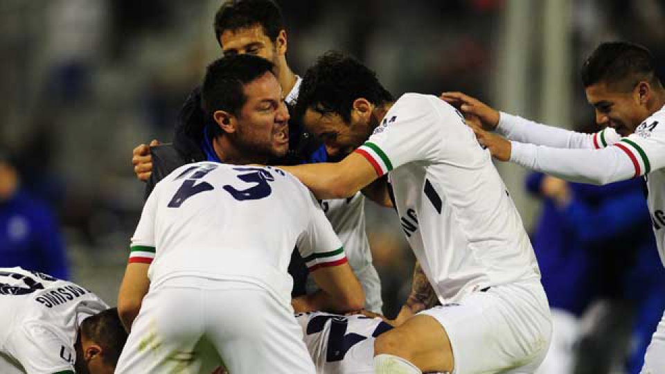 V&eacute;lez es el &uacute;nico puntero del certamen.