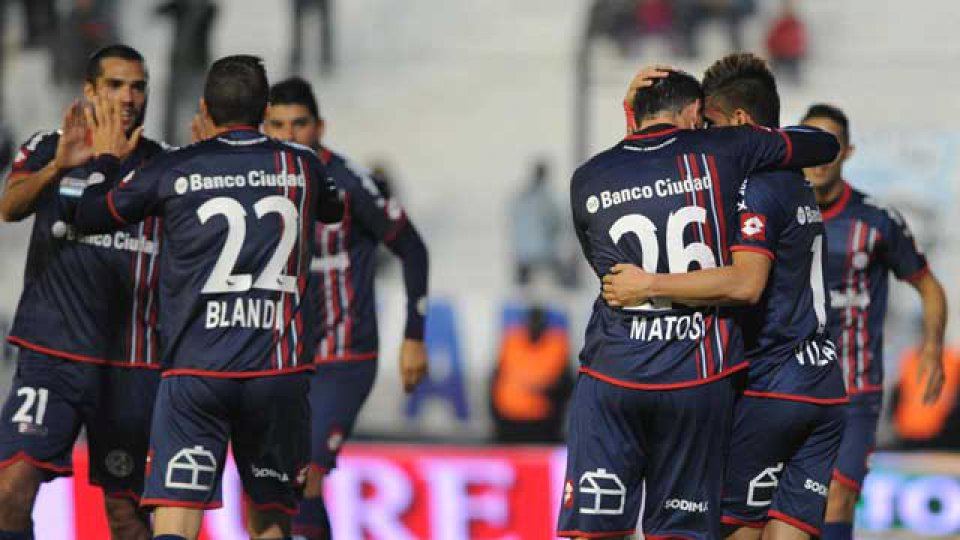 El festejo de los jugadores de San Lorenzo tras la goleada ante Quilmes.