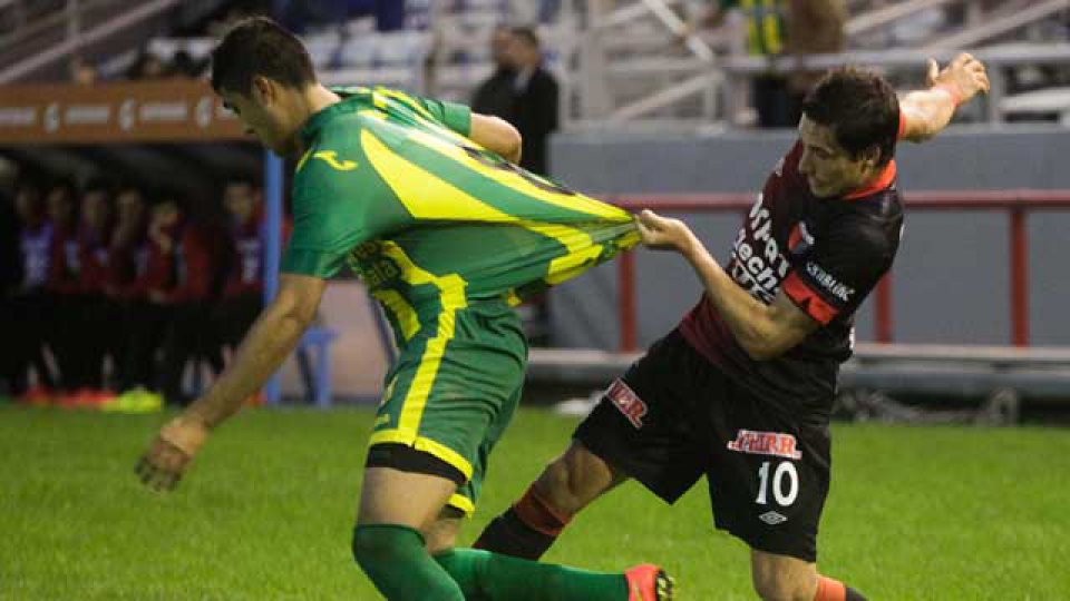 Dura derrota de Colón en Mar del Plata.