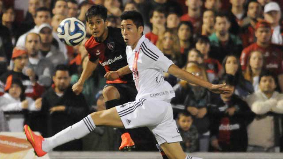 Newell's qued&oacute; a un punto del l&iacute;der, V&eacute;lez.