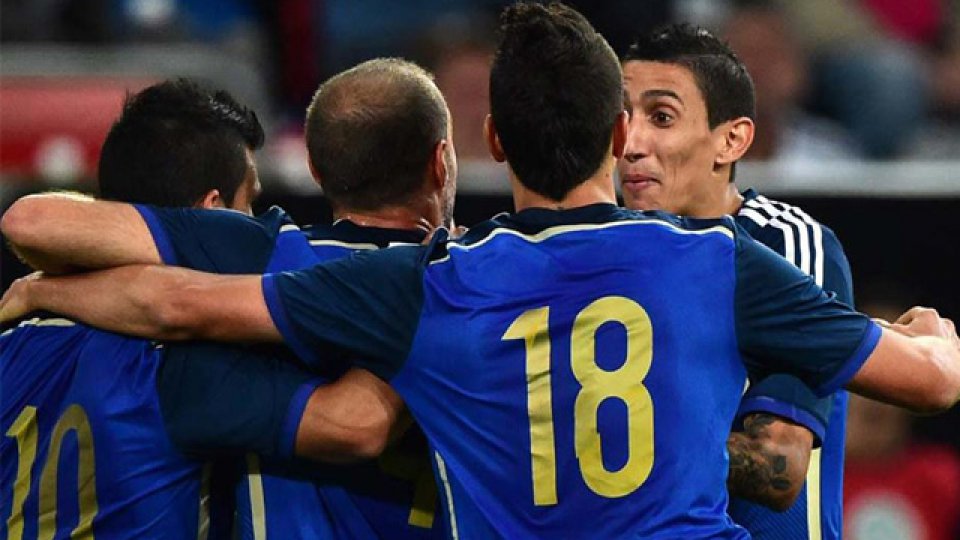 Argentina le dio una paliza al campe&oacute;n mundial