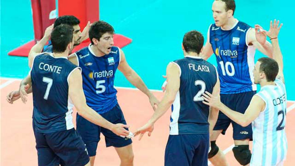 Argentina, a paso firme en Polonia.