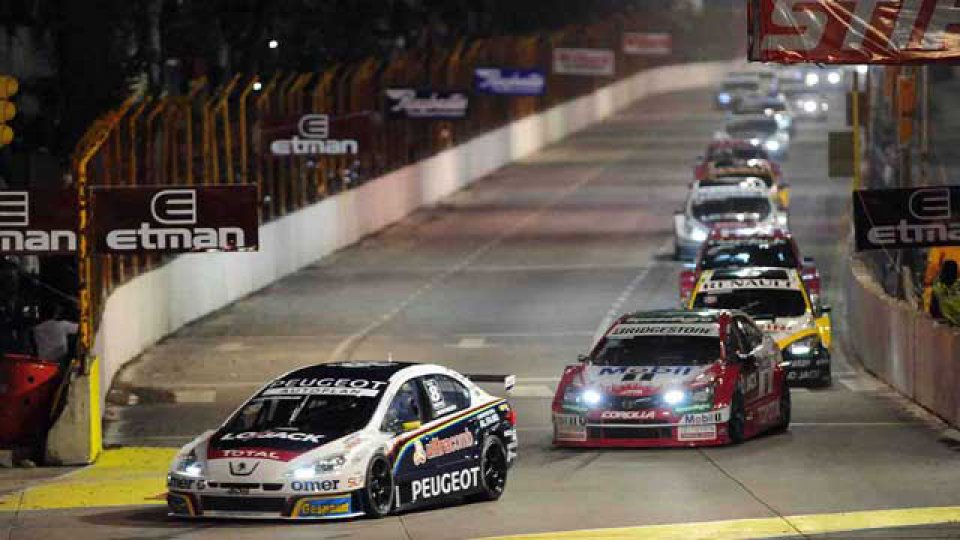Nestor Girolami ganó la primera final del Super TC2000.