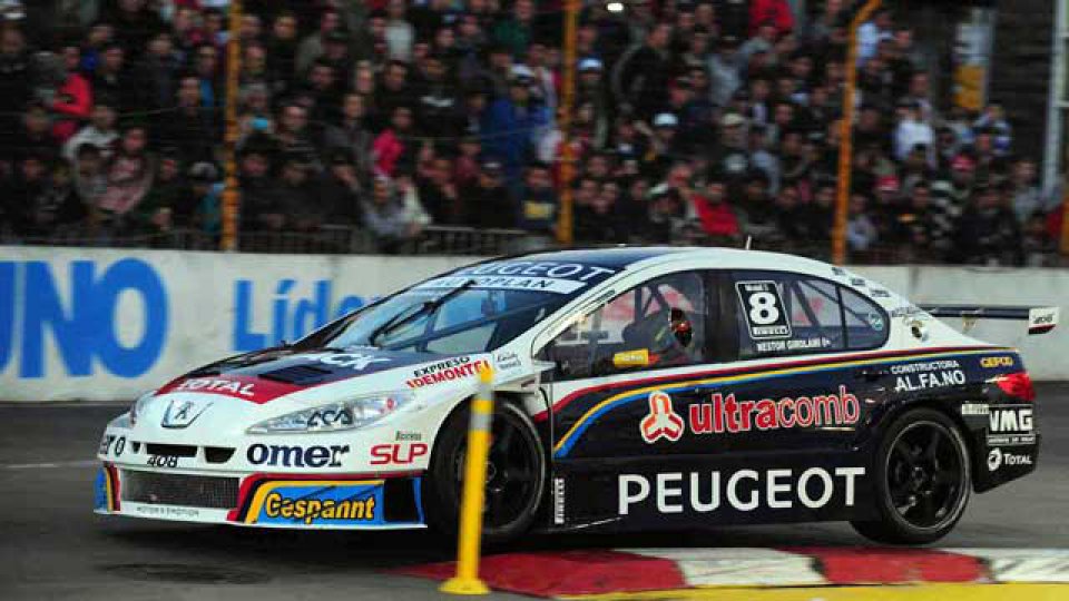 Nestor Girolami ganó la primera final del Super TC2000.