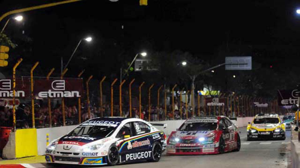 Nestor Girolami ganó la primera final del Super TC2000.
