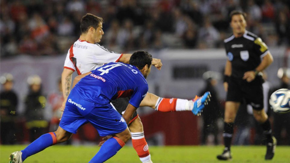 El uruguayo hizo que no se extra&ntilde;aran los goles de Teo.