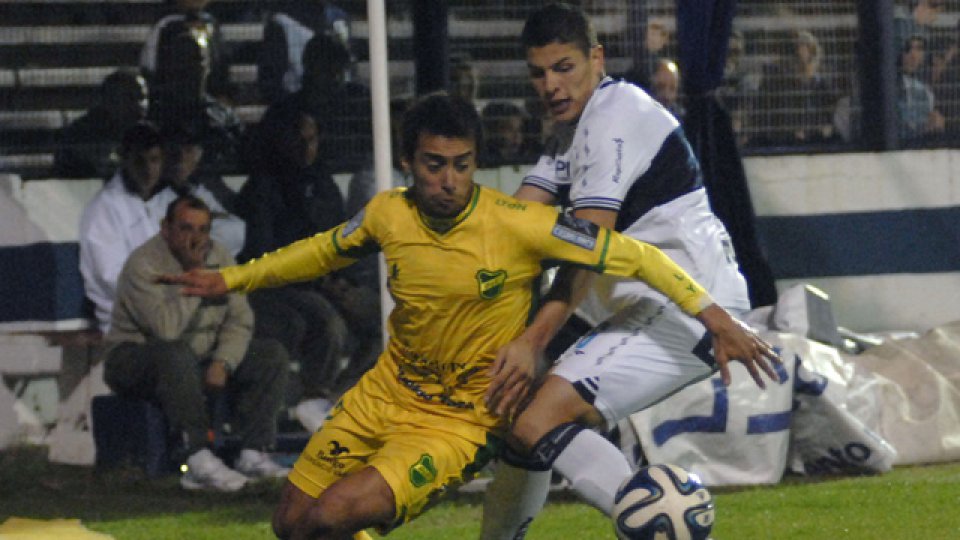 El Halc&oacute;n fue demasiado para un juvenil Lobo.