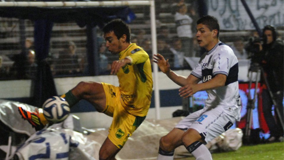 El Halc&oacute;n fue demasiado para un juvenil Lobo.