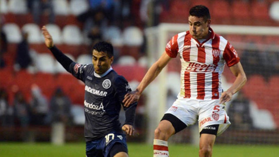 La lluvia fue un factor importante en el partido.