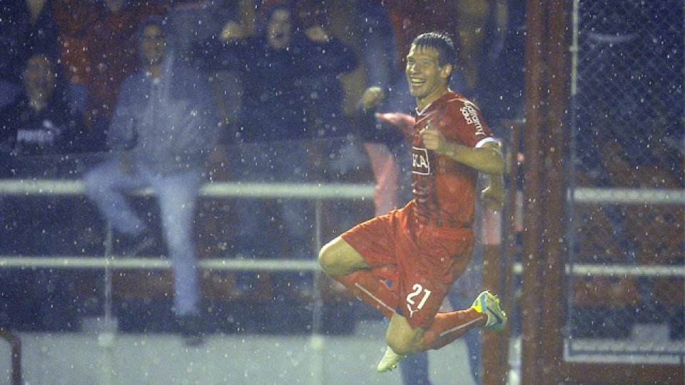 Claudio Ria&ntilde;o convirti&oacute; por primera vez con la camiseta del Rojo.