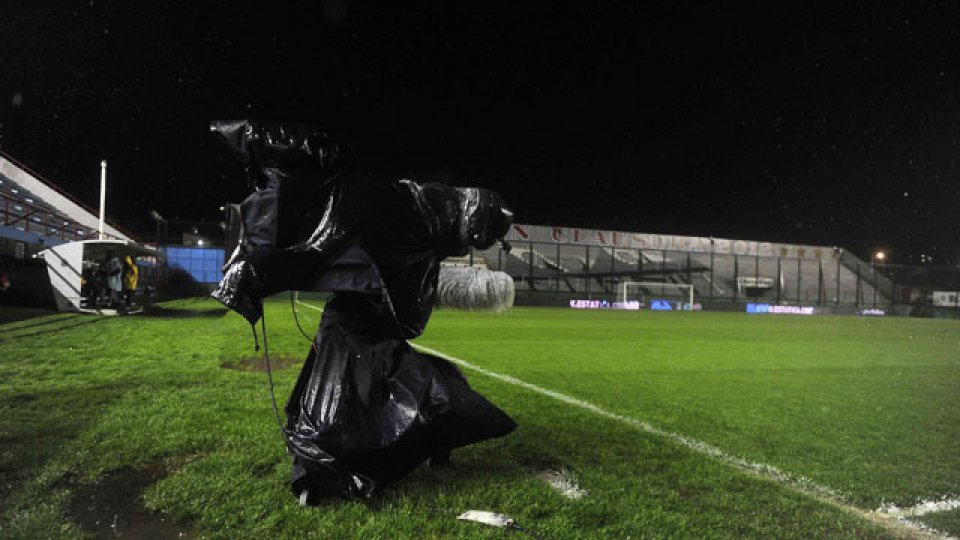 Arsenal-River, suspendido por la lluvia.