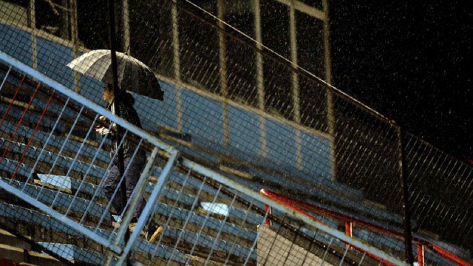 Arsenal-River, suspendido por la lluvia.