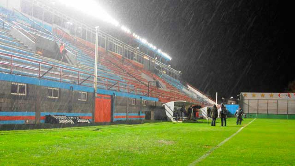 Arsenal-River, suspendido por la lluvia.