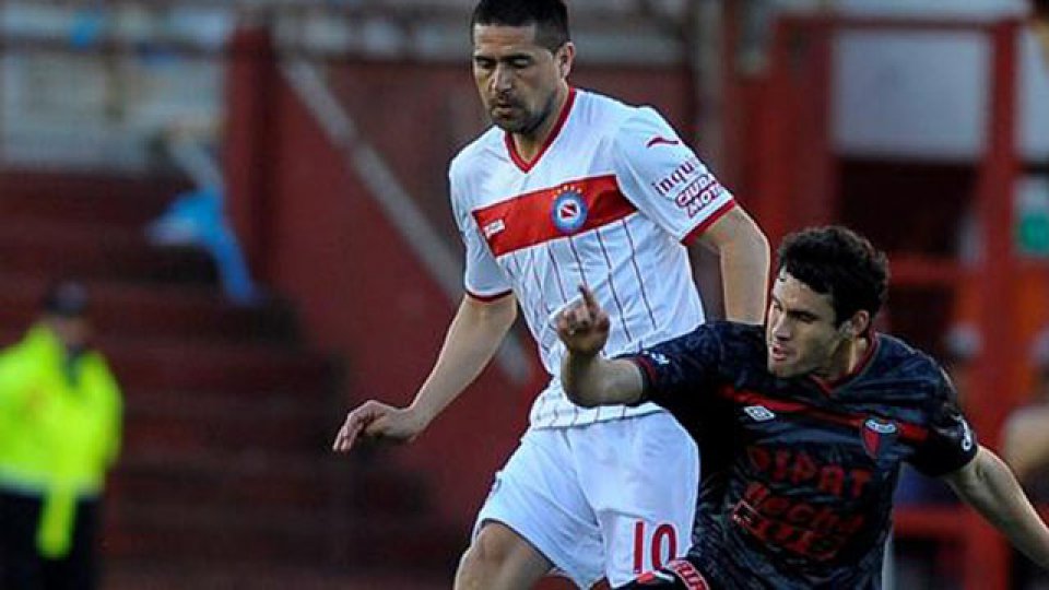 Aun con Rom&aacute;n en cancha, el Bicho no pudo ante Col&oacute;n.