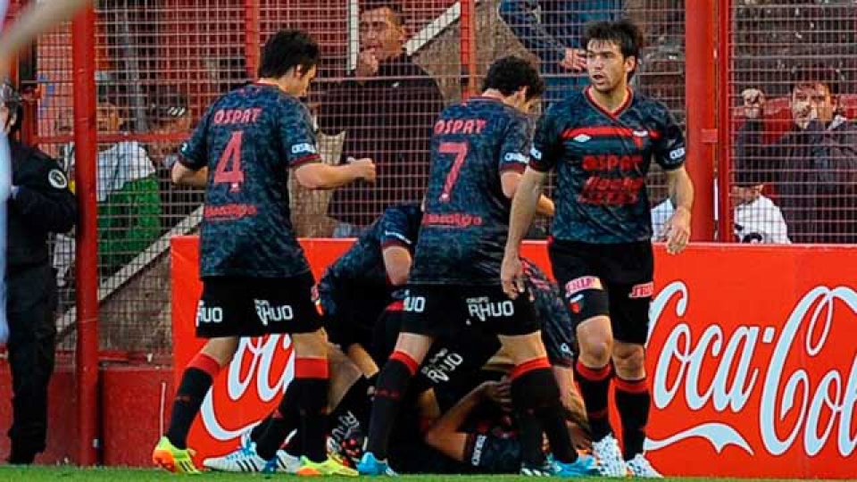 Col&oacute;n festej&oacute; la Paternal.