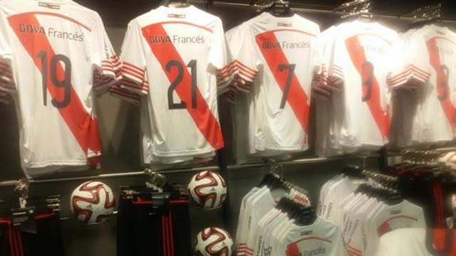 River presentó su nueva camiseta - Superdeportivo.com.ar