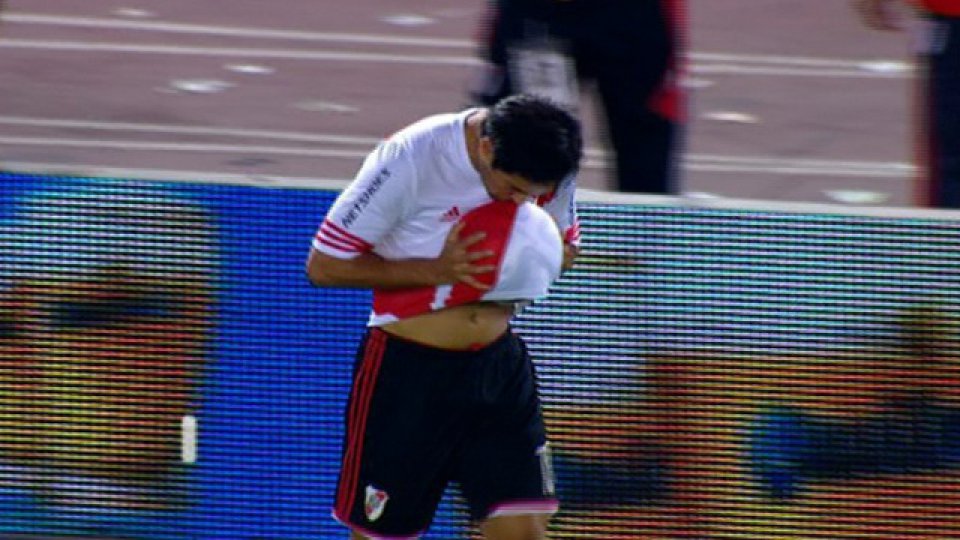 Piscu de tiro libre quebr&oacute; el marcador.