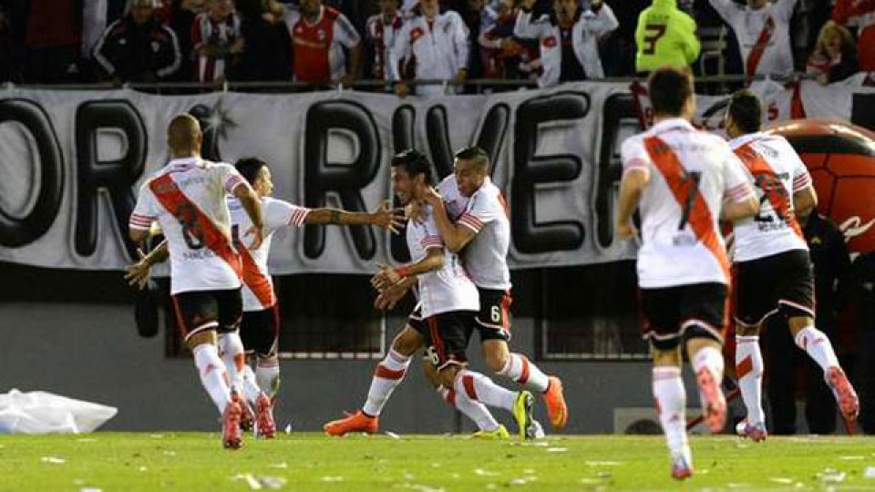 River est&aacute; imparable: el festejo en el Monumental.
