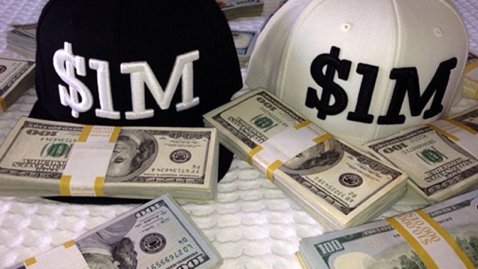 Floyd sigue ostentando su riqueza.