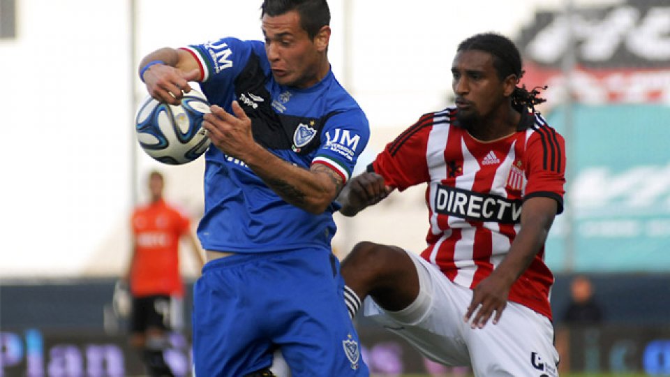 Estudiantes, de campa&ntilde;a irregular, suma su cuarta victoria en el torneo.