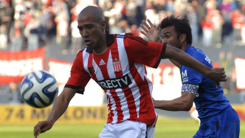 Estudiantes, de campa&ntilde;a irregular, suma su cuarta victoria en el torneo.