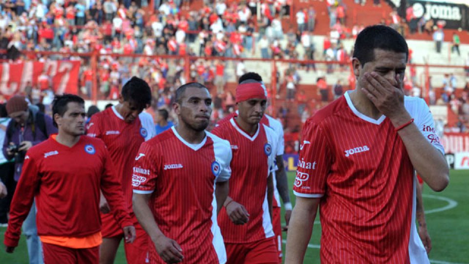 Argentinos, con Riquelme en cancha, perdió ante Ferro.