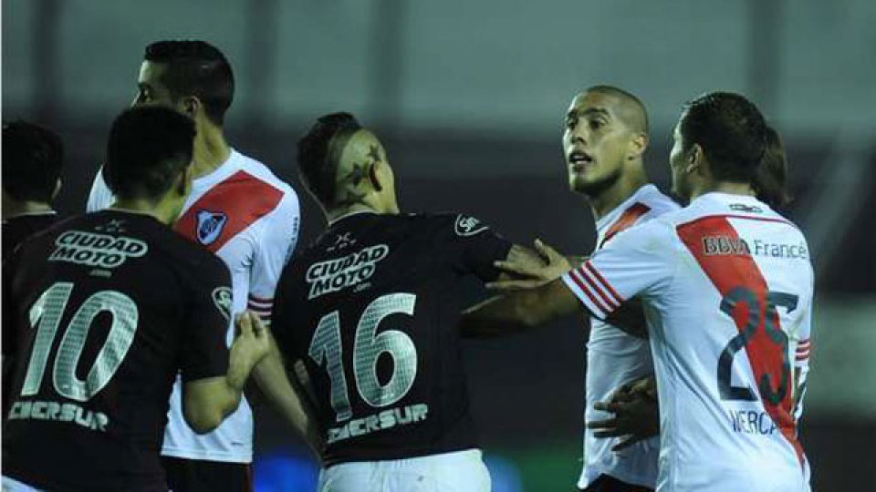 River empat&oacute; con Lan&uacute;s y cedi&oacute; terreno.