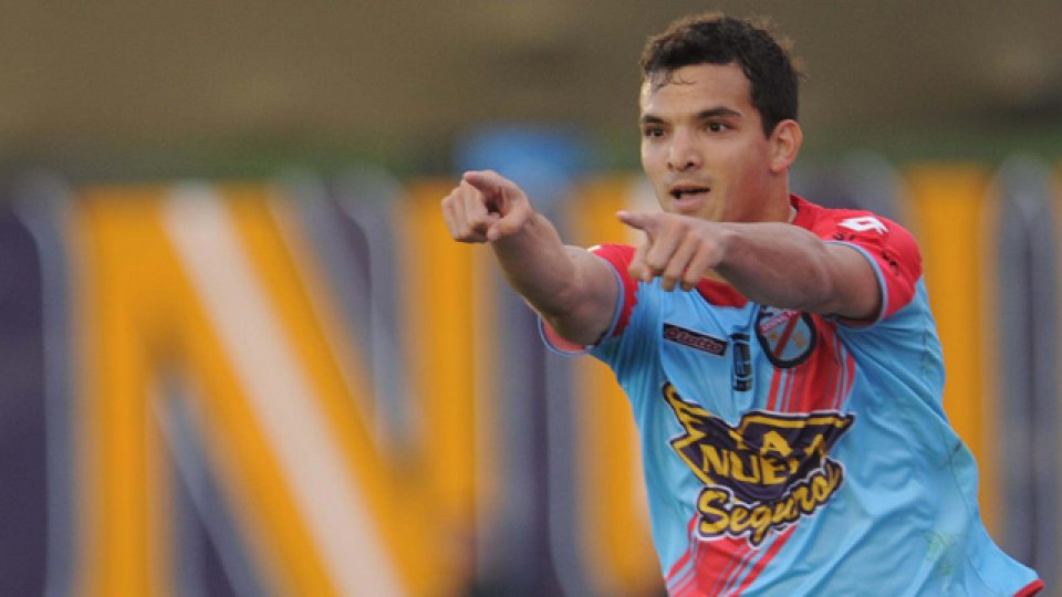 El Cachi Zelaya marc&oacute; un doblete para la victoria de los de Sarand&iacute;.