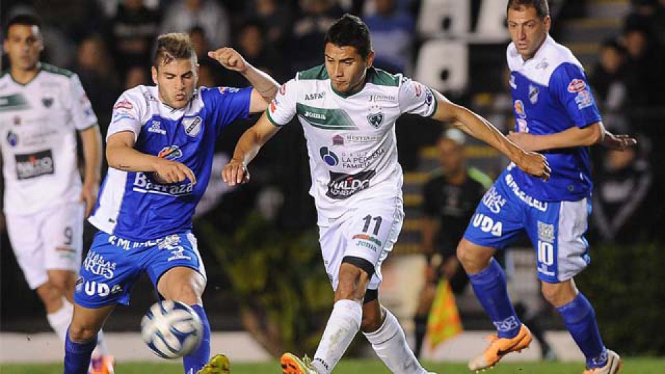 Al Albo cosechó su primer triunfo de local.