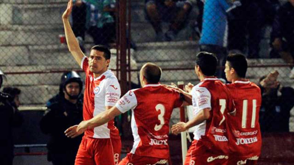 Román le dio la victoria la Bicho que lo ubica en zona de ascenso.