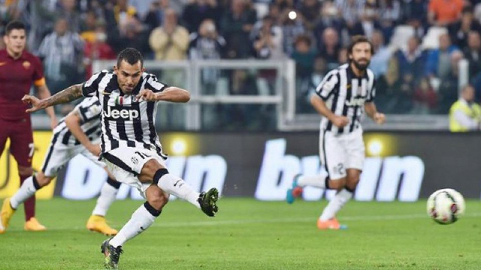 Carlos Tevez grito por duplicado en el duelo de punteros del Calcio