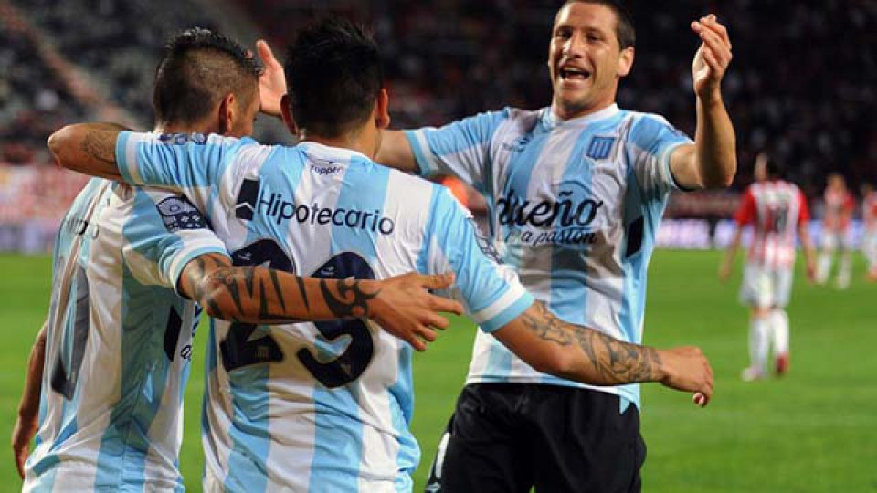 Con esta victoria Racing se mete en la pelea por el t&iacute;tulo.