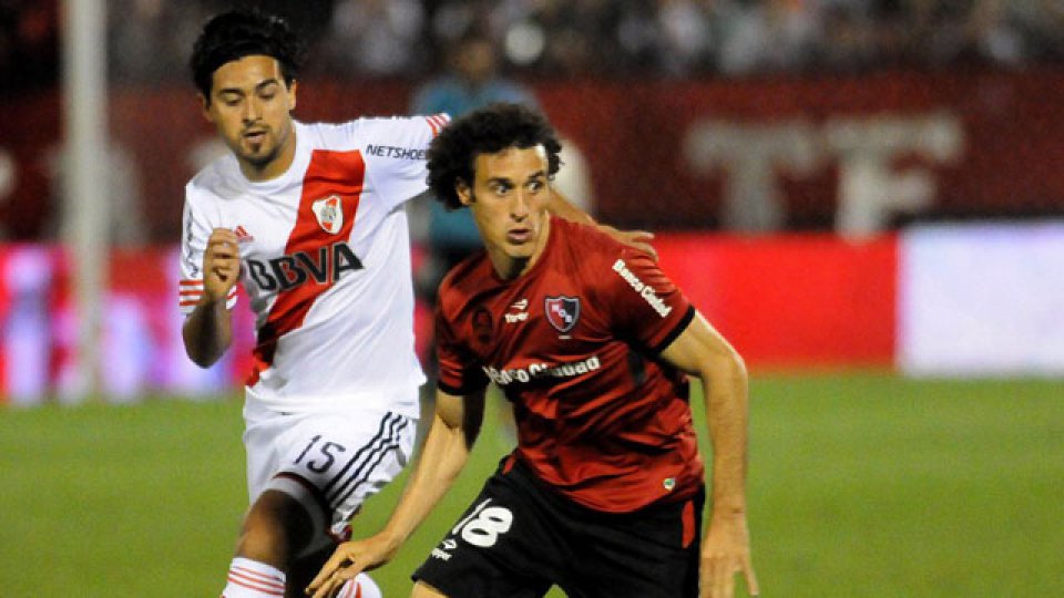 La victoria le permite a River cortarse en soledad en la punta.