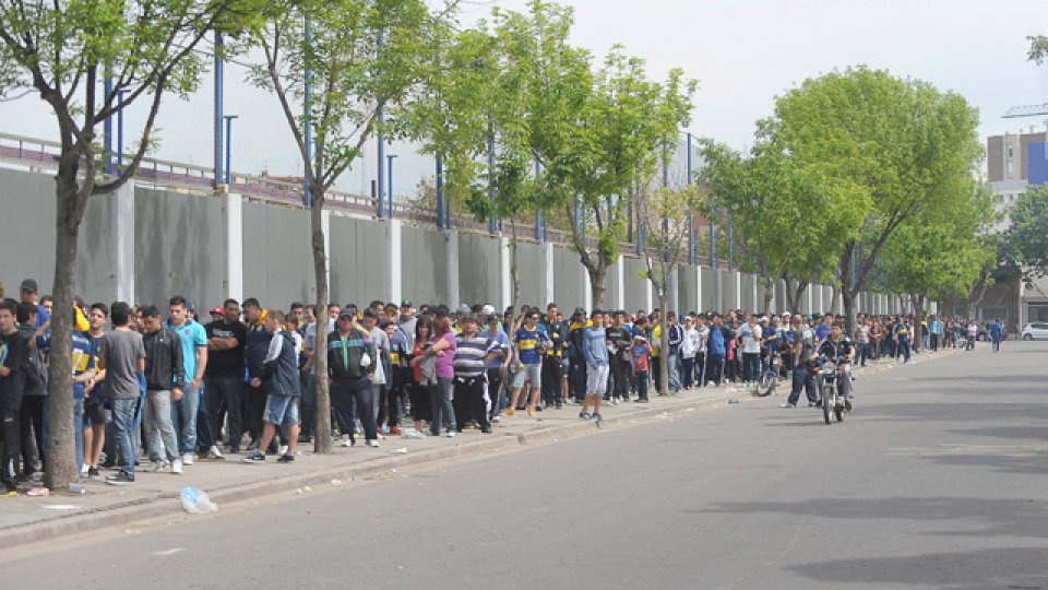 Cinco horas de espera para sacar una entrada.