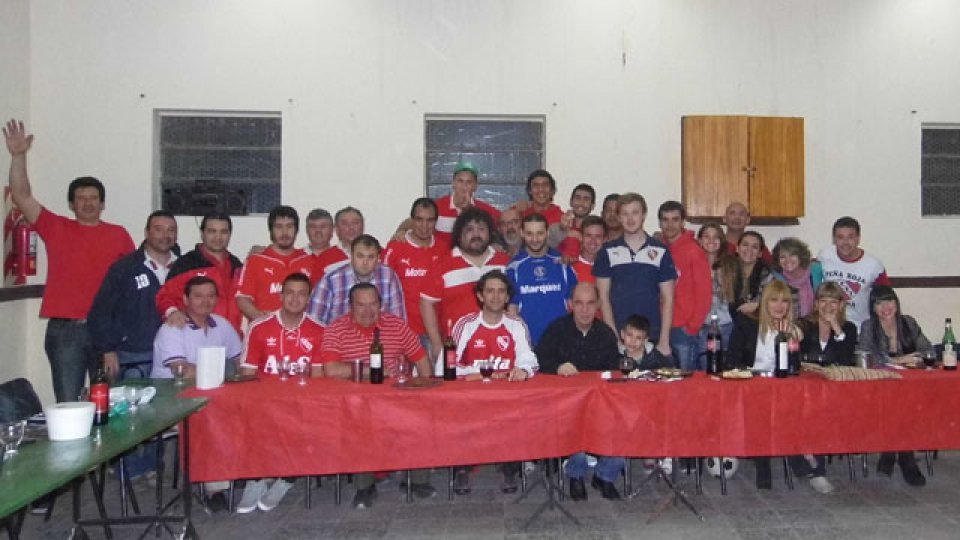 Bochini pasó por Paraná y estuvo en la Peña Roja