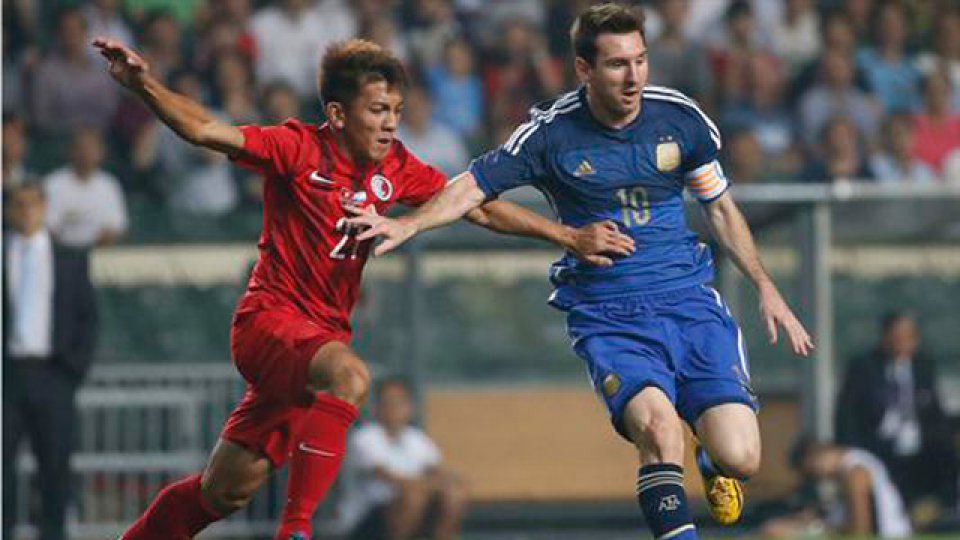 Messi en acci&oacute;n ante Hong Kong.