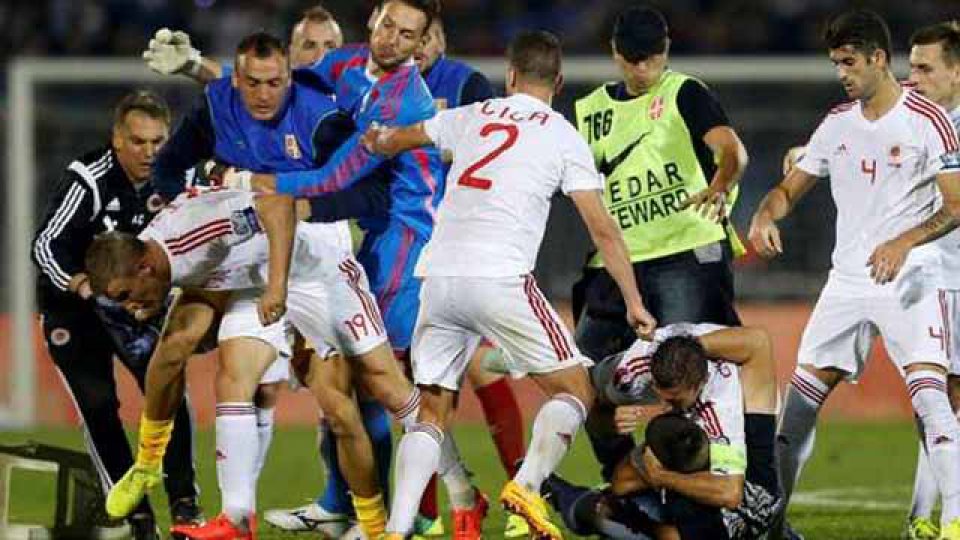 Apenas iban 41 minutos del primer tiempo cuando se comenzaron los incidentes.